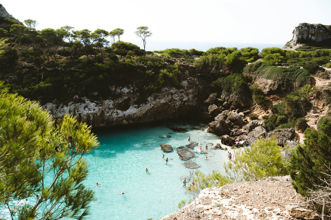 À la découverte de la Côte des Légendes : entre beauté naturelle et folklore finistérien